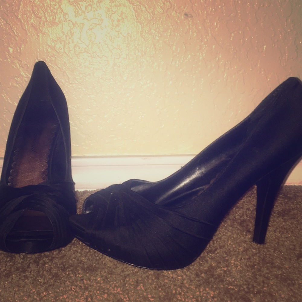 Lulu Townsend Peep Toe Heels